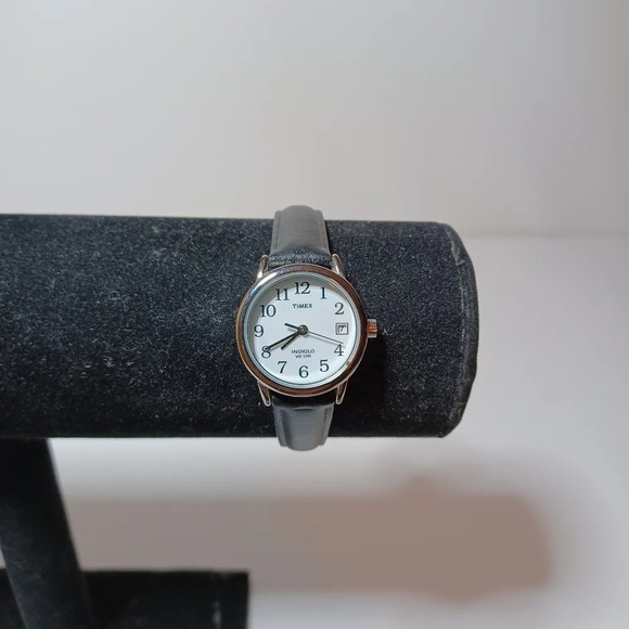 Timex Accessories - Timex Indiglo Easy Reader Silver-Tone Stainless Steel black leather watch L4. Se